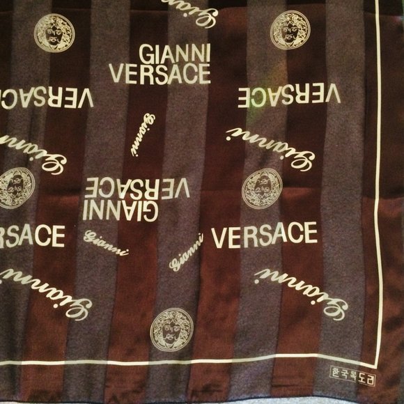 Vintage Gianni VERSACE Large Scarf, FREE SHIPPING - Picture 3 of 5